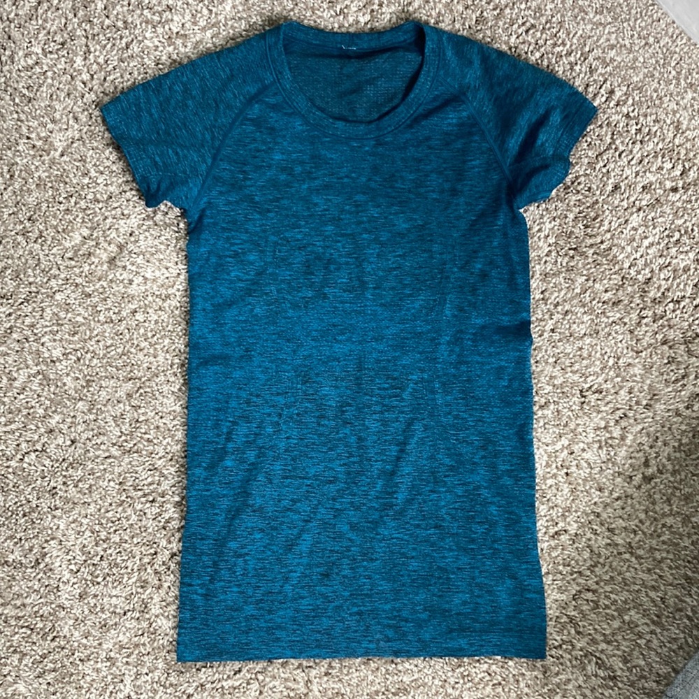 Lululemon Swiftly Short Sleeve Shirt - Size 6